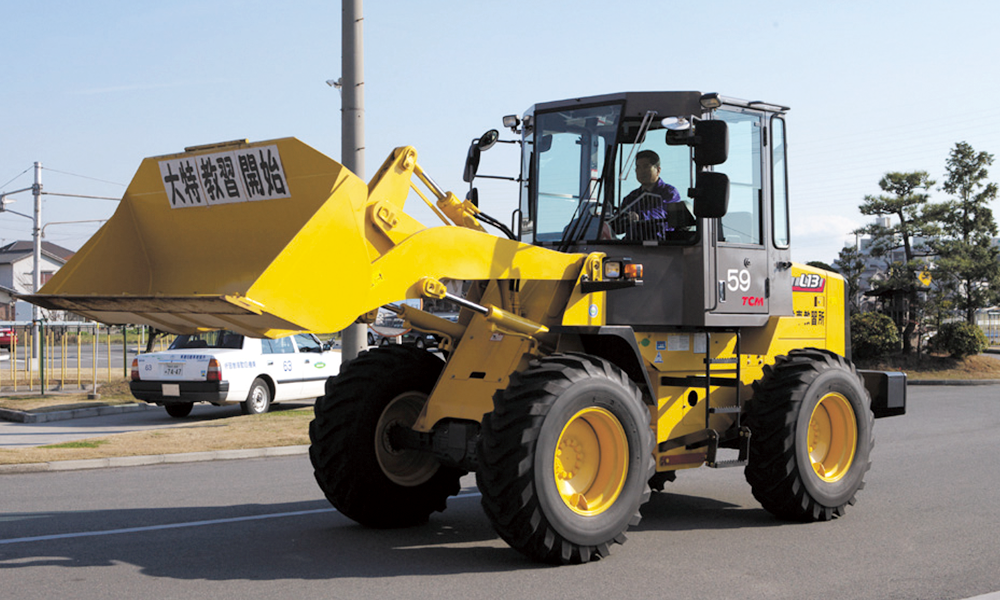 大型特殊 ショベルカー トラクター 自動車学校で 運転免許を取得 加古川市 高砂市 明石市